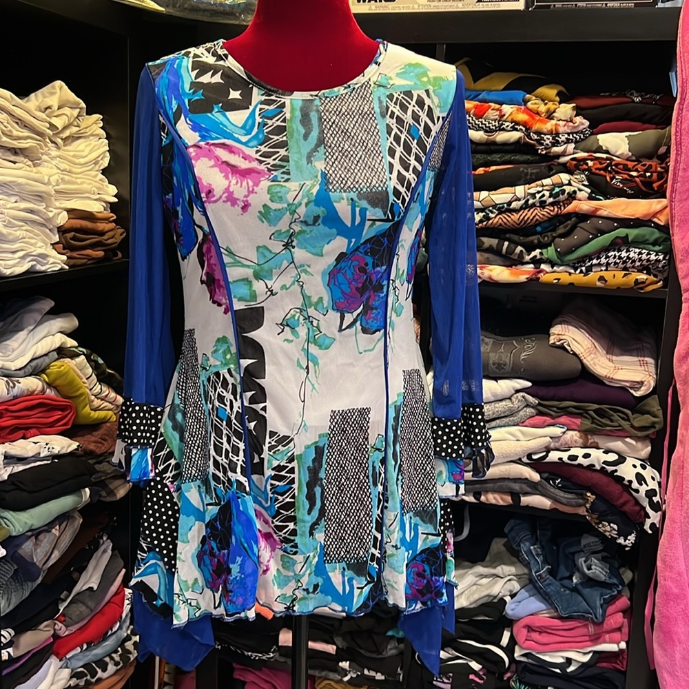 #284. 🪷Floral Abstract Women's Top. Small - Picture 1 of 9